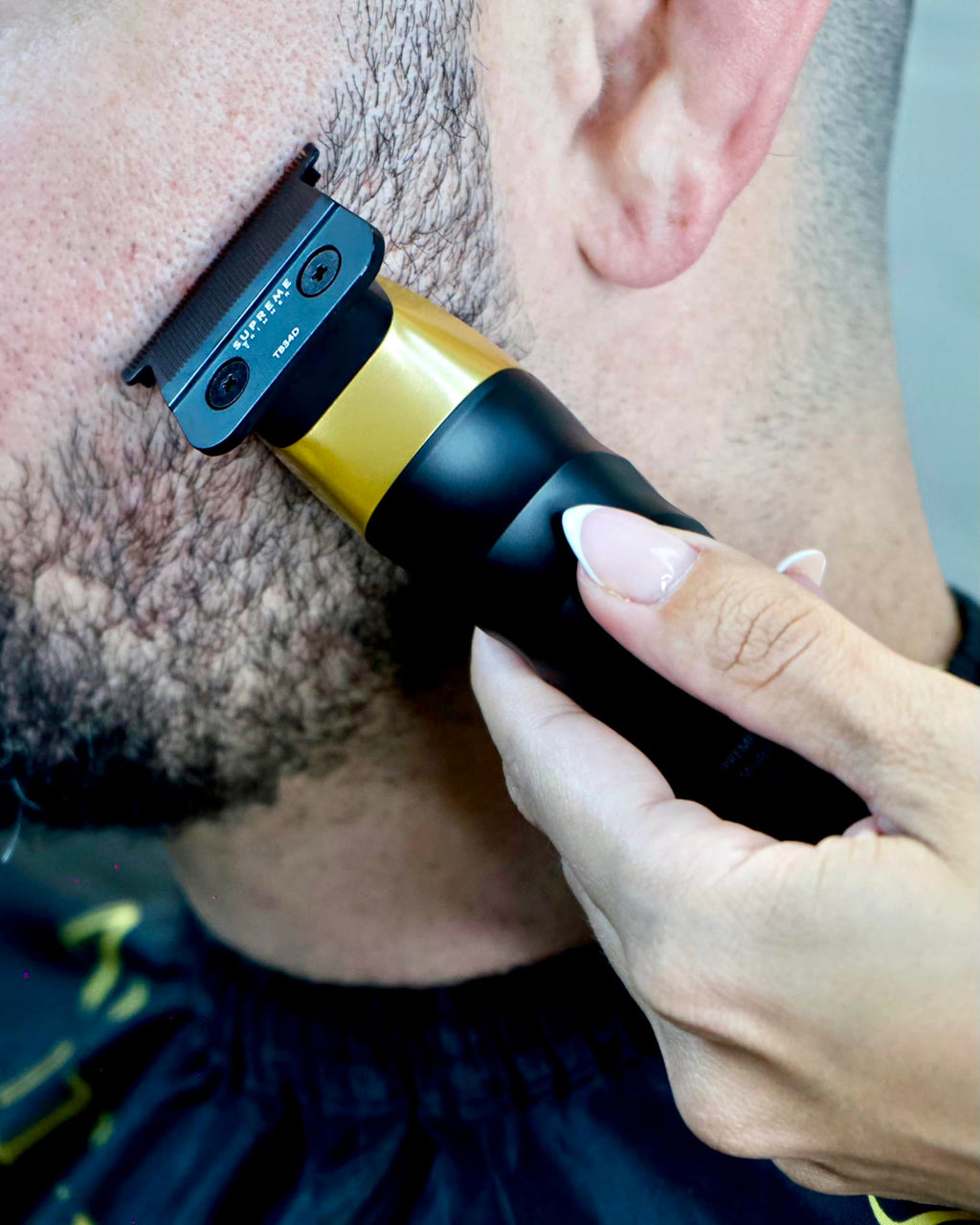 Supreme Trimmer 2Spee ST622 Haarschneidemaschine (3 Stunden Gebrauch), abnehmbare Klingen, 2 Geschwindigkeiten, Akkuanzeige, kabelloser professioneller Barber 0 gappable Trimmer