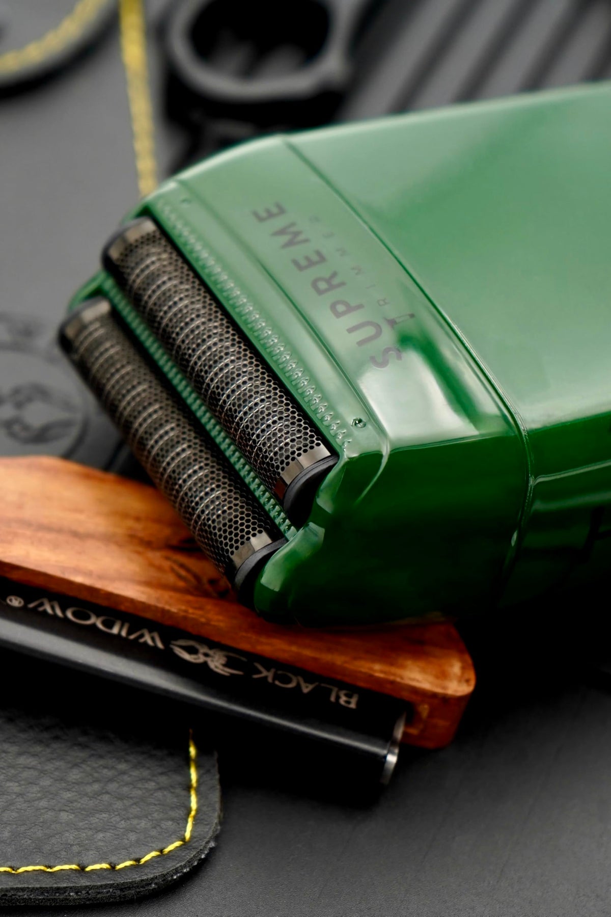Supreme Trimmer Crunch Herren Folienrasierer STF602 (150 Minuten Laufzeit) Elektrischer Rasierer für Herren, wasserdichter Rasierer für kurzes Haar oder Stoppel, Friseurgebrauch