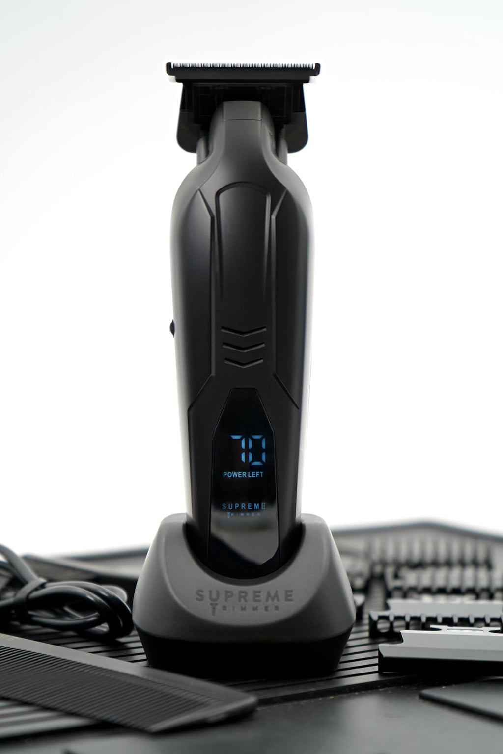 Supreme Trimmer Vader Lite ST3700 – Professioneller kabelloser Friseurauskleidung & Detailer, 120 Minuten Laufzeit, 7000 U/min Motor, Zero Gap DLC T-Blade, USB-C Schnellladung, Bart, Haare & Körper