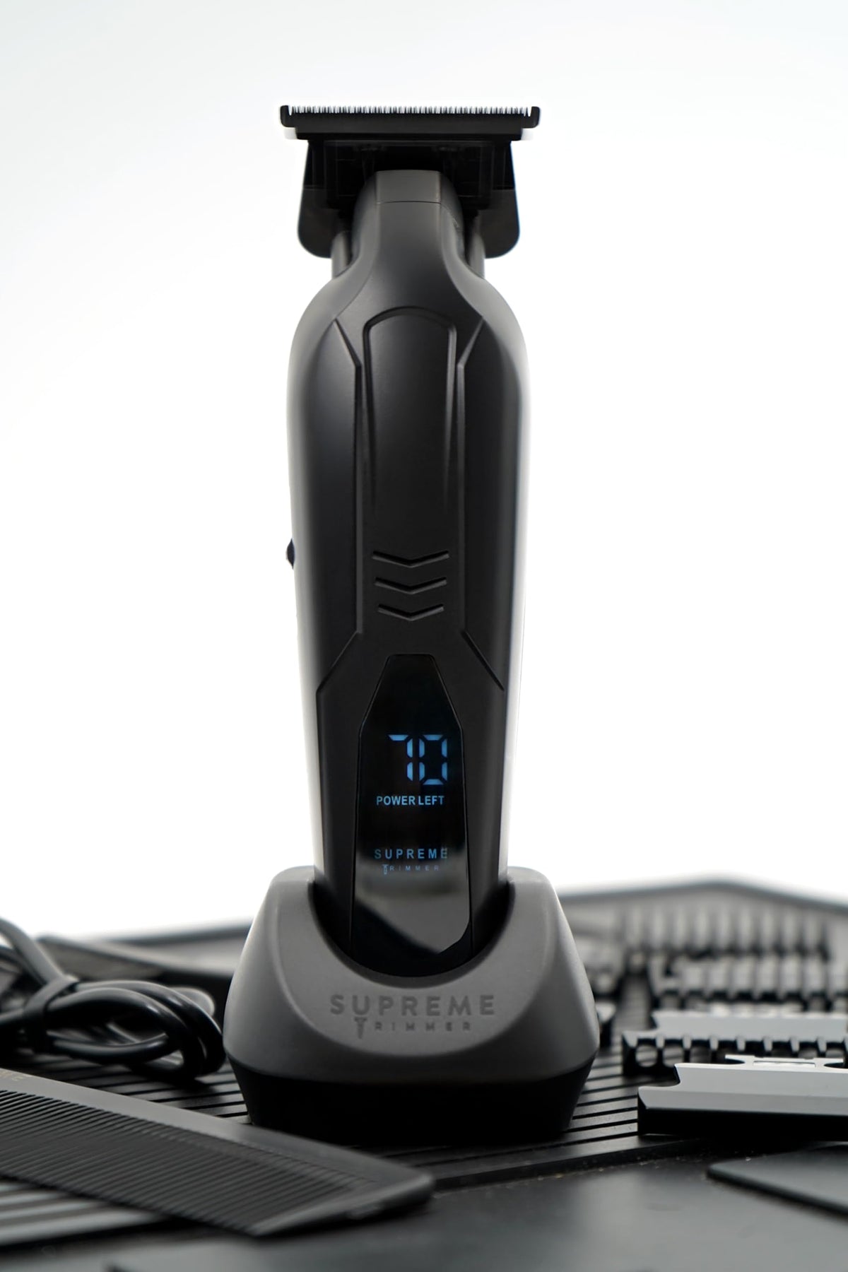Supreme Trimmer Vader Lite ST3700 – Professioneller kabelloser Friseurauskleidung & Detailer, 120 Minuten Laufzeit, 7000 U/min Motor, Zero Gap DLC T-Blade, USB-C Schnellladung, Bart, Haare & Körper